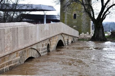 Tunca Nehri'nde Su Seviyesi Artıyor