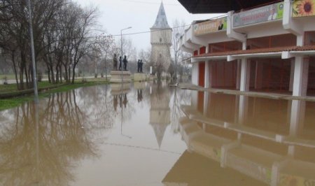 Tunca Nehri'nde sular yükselmeye devam ediyor