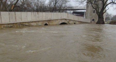 Tunca Nehri'nde sular yükselmeye devam ediyor