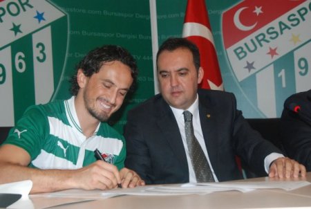 Tuncay Şanlı, Bursaspor’a resmi imzayı attı