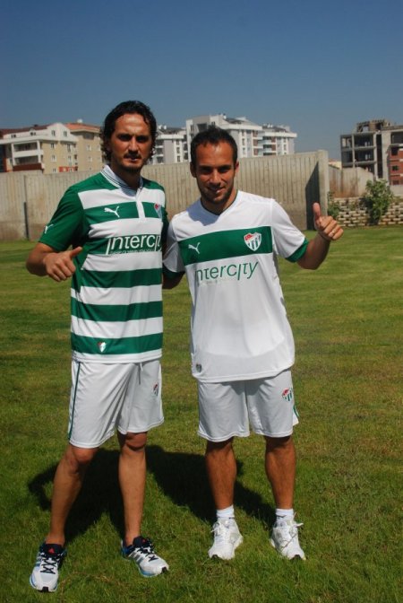 Tuncay Şanlı, Bursaspor’a resmi imzayı attı