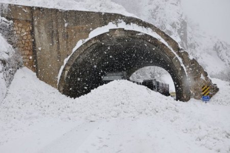 Tunceli-erzincan Karayolunda Çığ