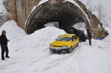 Tunceli-erzincan Karayolunda Çığ