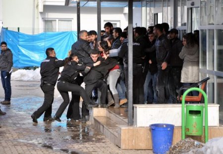 Tunceli Üniversitesi'nde 20 öğrenci gözaltına alındı