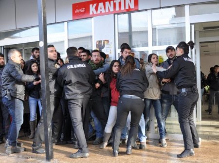 Tunceli Üniversitesi'nde 20 öğrenci gözaltına alındı