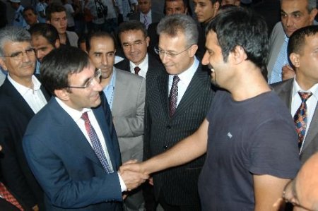 Tunceli'de Bakan Cevdet Yılmaz'a Sıcak Karşılama