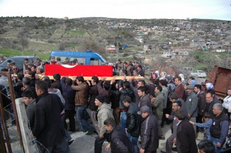 Tunceli'de kalp krizinden ölen asker Tarsus'ta toprağa verildi