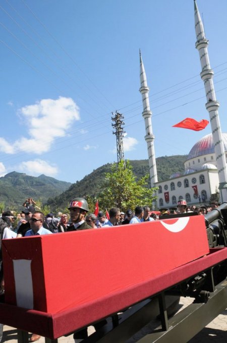 Tunceli'de şehit olan komanda er Mustafa Akar, Samsun'da toprağa verildi