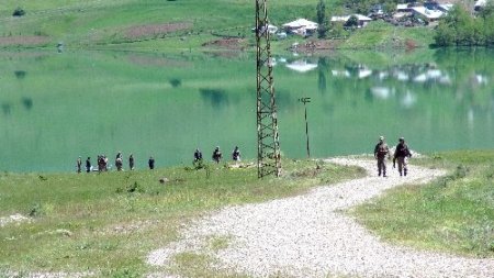 Tunceli'deki mayınlı alanı üst düzey komutanlar inceledi