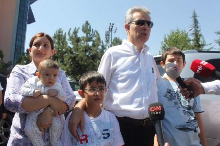 Tunceli'ye Veda Eden Vali Taşkesen, Göz Yaşlarına Hakim Olamadı