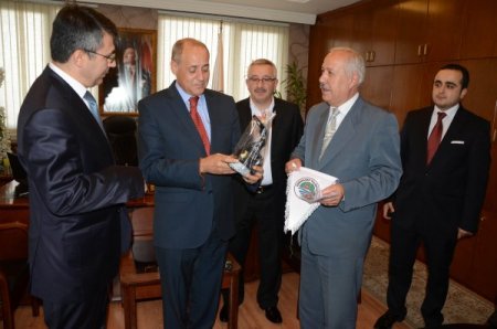 Tunus Büyükelçisi, işadamlarını yatırıma çağırdı