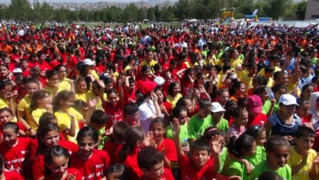 Tüpraş Çocuk Şenliğinde 3 Bin Çocuk Doyasıya Eğlendi