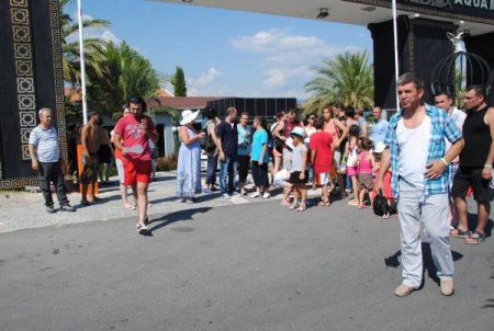 Tur Şirketi Mağduru 40 Kişi, Otele Alınmadı