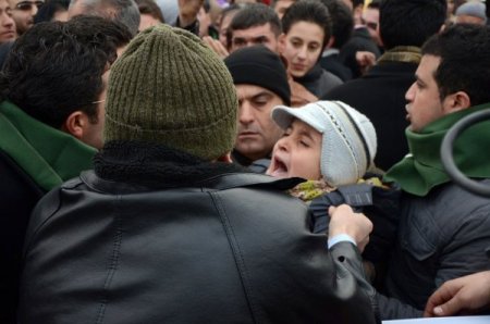 Türbe Önü Meydanı'nda, Başbakan izdihamı