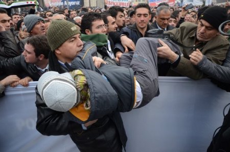 Türbe Önü Meydanı'nda, Başbakan izdihamı