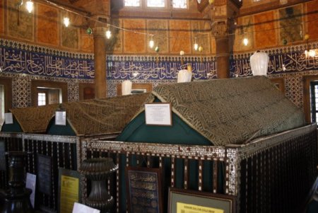 ‘Türbesine gelen Kanuni’ye dua, Hürrem’e beddua ediyor’