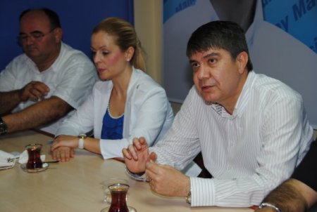 Türel: Bdp Milletvekillerinin Teröristlere Sarılması Utanç Verici