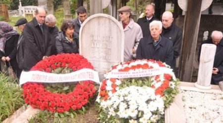 Turgut Atakol mezarı başında anıldı
