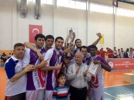 Turgut Özal Üniversitesi Tokat'tan şampiyon olarak döndü