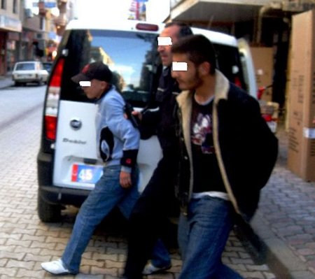 Turgutlu'da Hırsızlık Zanlısı İki Kişi Yakalandı