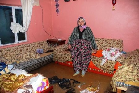 Turgutlu'nun Çepnidere Köyünde Dere Taştı, Birçok Ev Ve Ağılı Su Bastı