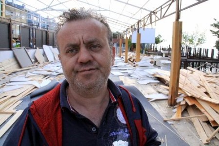 Turistik sahildeki tesislerde hukuksuz yıkım iddiası