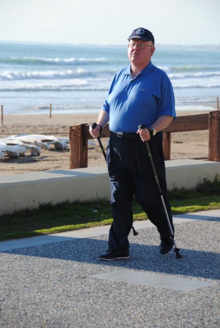 Turistler, Antalya'da güneşli havanın keyfini çıkardı