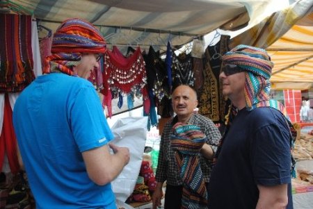 Turistler, giydiği elbiselerle Selçuklu ve Osmanlı dönemine yolculuk ediyor