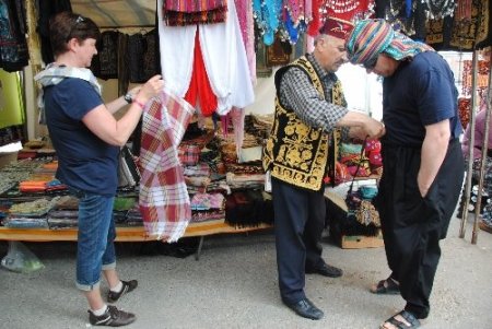 Turistler, giydiği elbiselerle Selçuklu ve Osmanlı dönemine yolculuk ediyor