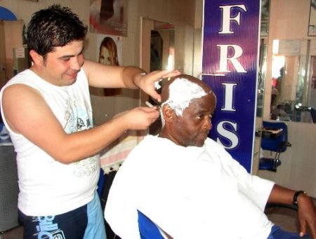 Turistler, Saç Ve Sakal Tıraşını 'daha Ucuz' Diye Türkiye'de Oluyor