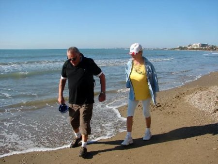 Turistler, Side'de Kış Ortasında Güneşli Havanın Keyfini Çıkardı