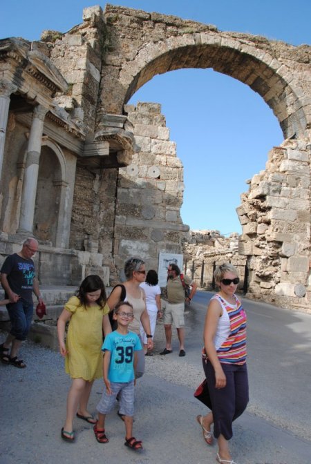 Turistler, 'tatilim bitiyor' diyerek şikayetlerini yazıya dökmüyor