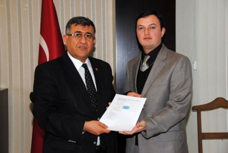 Turistler İslamiyet'i dil bilen din görevlisinden dinleyecek