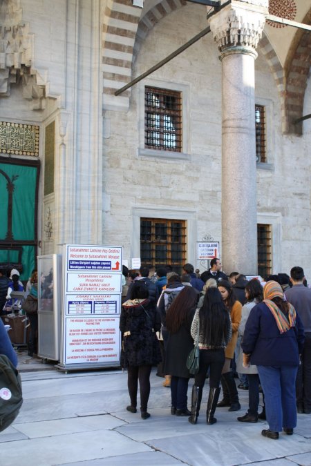 Turistler Sultanahmet’e tek tip kıyafetle girecek