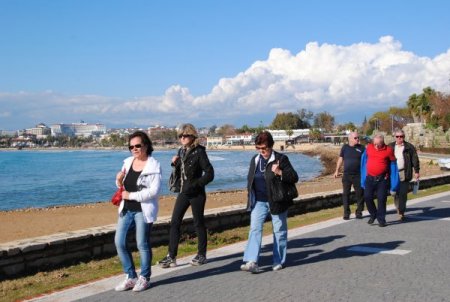 Turistler yazdan kalma günü yürüyüş yaparak değerlendirdi