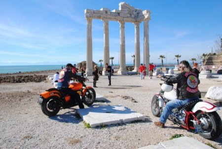 Turistlere, Osmanlı'daki akıncılık ruhunu anlatıyorlar