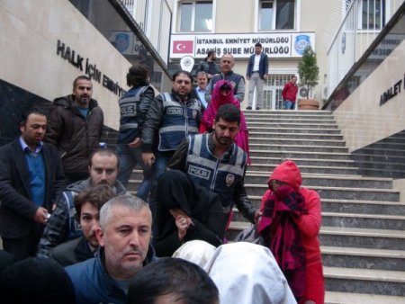 Turistleri dolandırdıkları iddia edilen 39 kişi gözaltına alındı