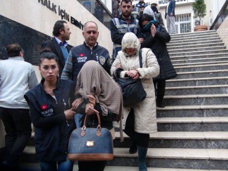 Turistleri dolandırdıkları iddia edilen 39 kişi gözaltına alındı