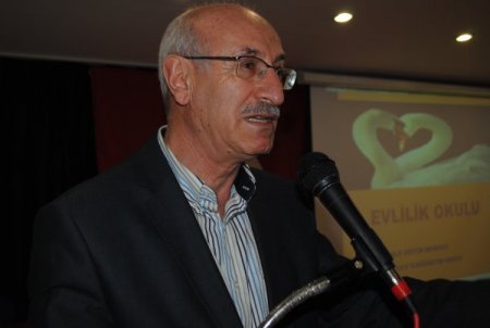 Turistlerin İslamiyetle ilgili sorularına 5 dilde cevap veriliyor