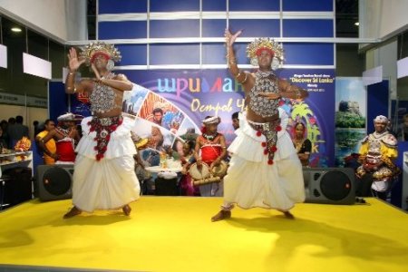 Turizmciler, Almatı'ya akın etti