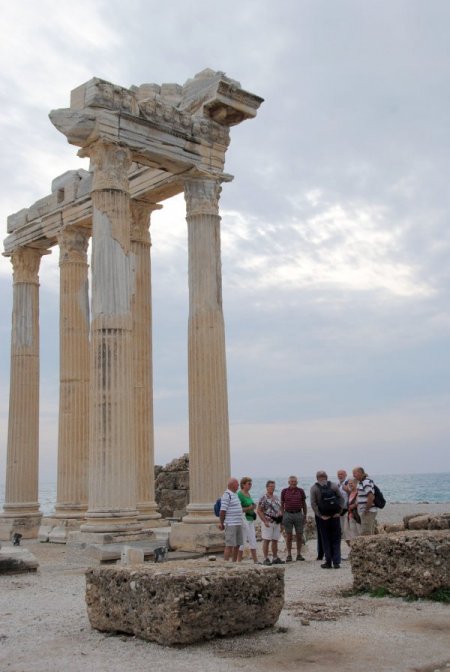 Turizmin sembolü Apollon Tapınağı, geçmişte can güvenliğinin sembolü olmuş