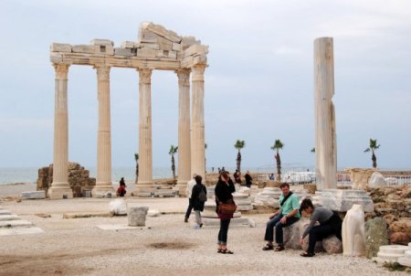 Turizmin sembolü Apollon Tapınağı, geçmişte can güvenliğinin sembolü olmuş
