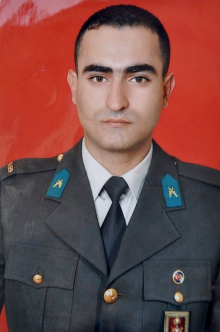 Türk bayrağına sarılan şehit babası: Oğlum, bayrağın asıldı sana kurban olurum