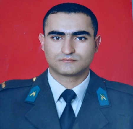 Türk bayrağına sarılan şehit babası: Oğlum, bayrağın asıldı sana kurban olurum