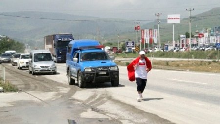 Türk bayrağını İstanbuldan Samsun’a koşarak taşıdı