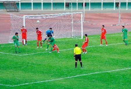 Türk Büyükelçi, Türkmenistan’da futbol sezonunu başlattı