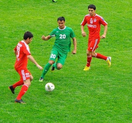 Türk Büyükelçi, Türkmenistan’da futbol sezonunu başlattı