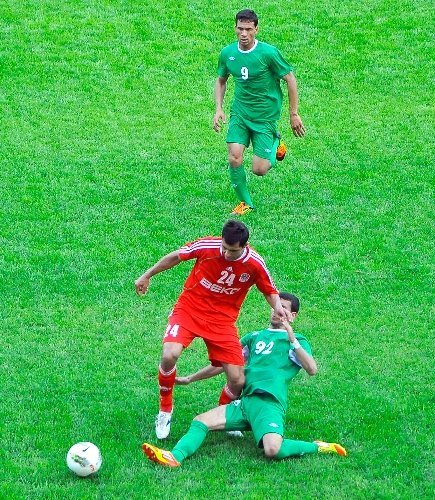 Türk Büyükelçi, Türkmenistan’da futbol sezonunu başlattı