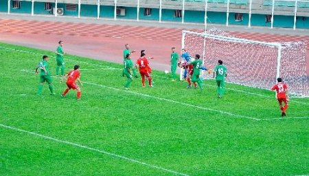 Türk Büyükelçi, Türkmenistan’da futbol sezonunu başlattı