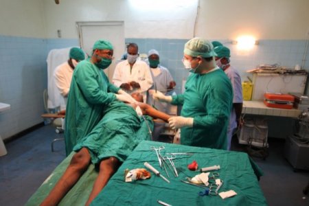 Türk Doktorlar, Kamerun'da İlk Göğüs Ameliyatını Başarıyla Yaptı